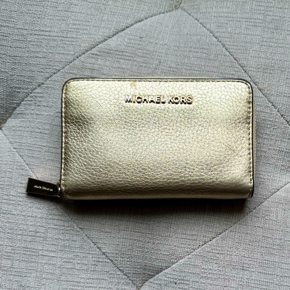 Gold Michael Kors Jet Set Wallet